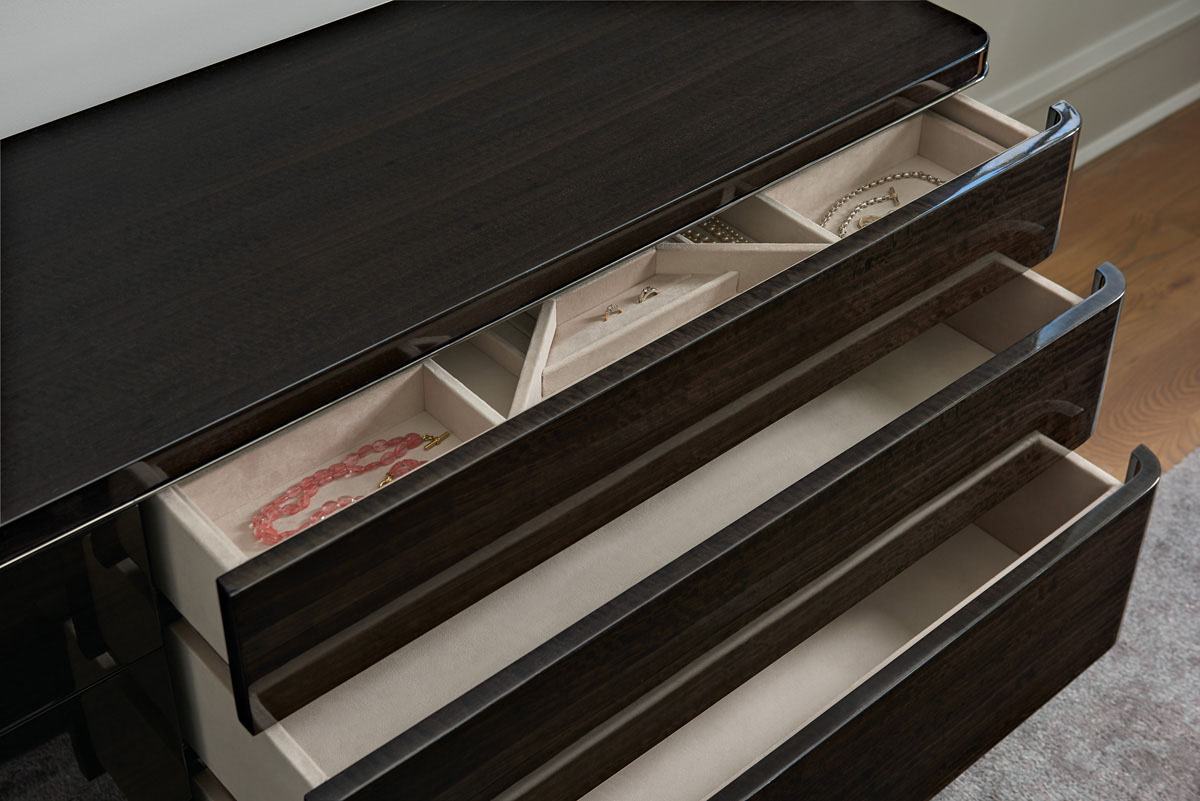 Photo The Simpatico dresser