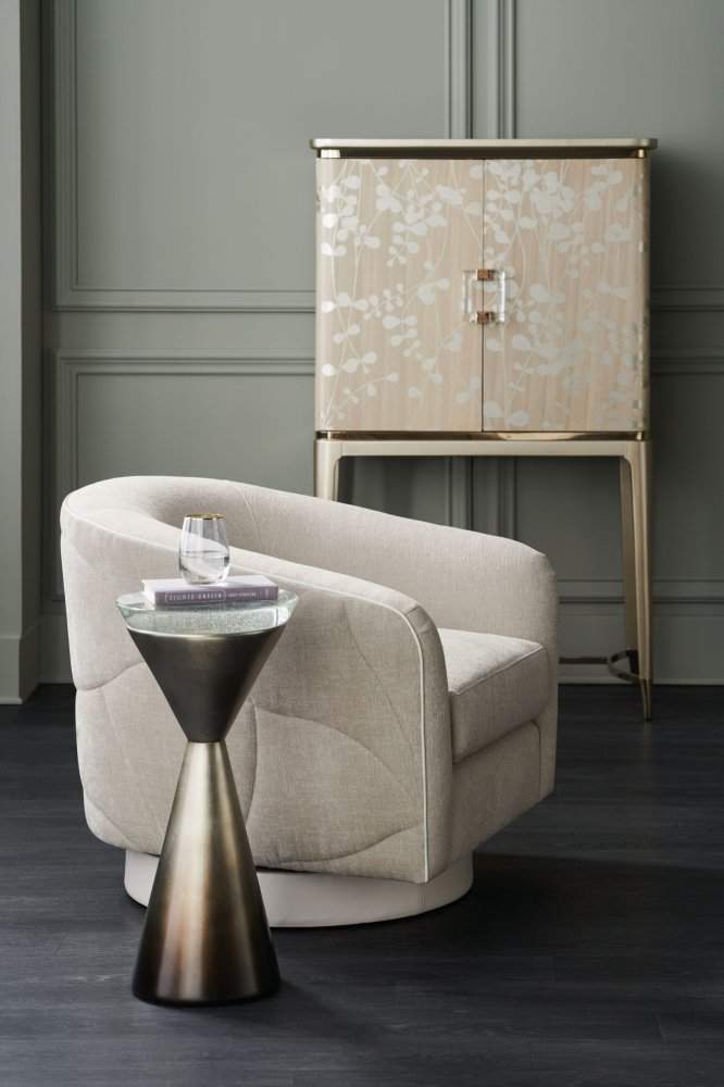 Photo Fanciful rotating chair