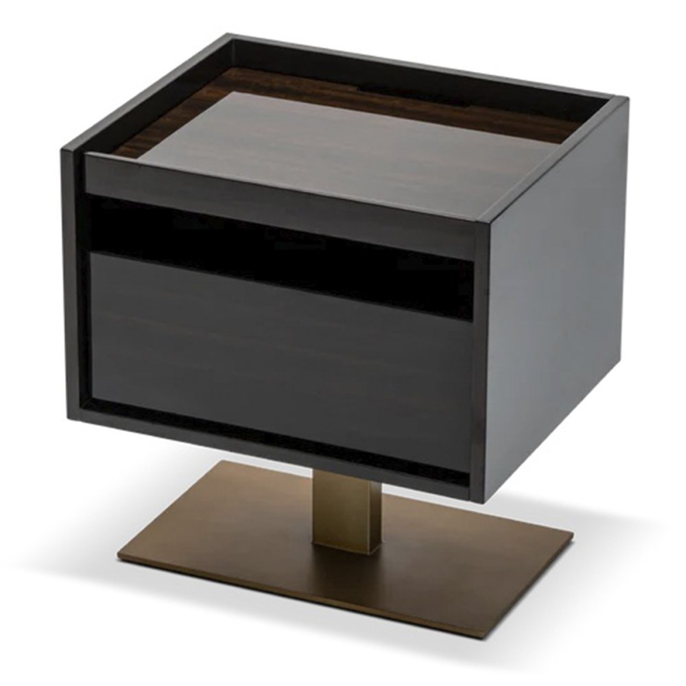 Photo Victor's bedside table