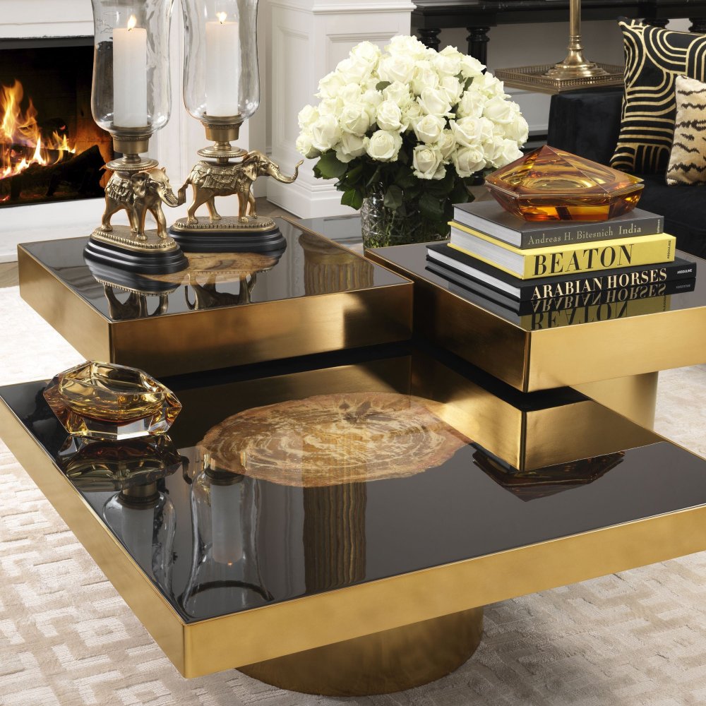 Photo Villièrs coffee table (square, matte gold)
