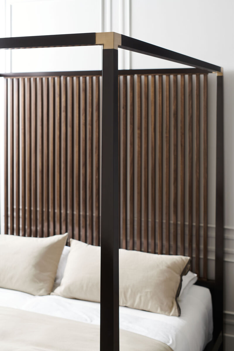 Photo The Pinstripe Bed (US King Size)
