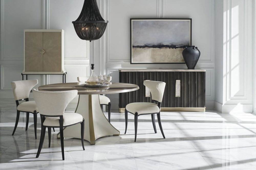 Photo Great Expectations dining table