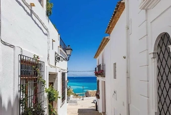 Apartment for investment in Alicante in the project "Viva Altea Beach"