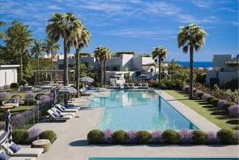 Apartment in a new building Apartments on the coast in Malaga with solariums and swimming pool