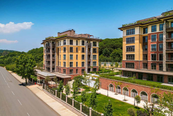 Boutique complex with design architecture