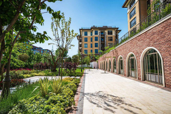 Boutique complex with design architecture