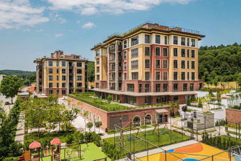 Boutique complex with design architecture