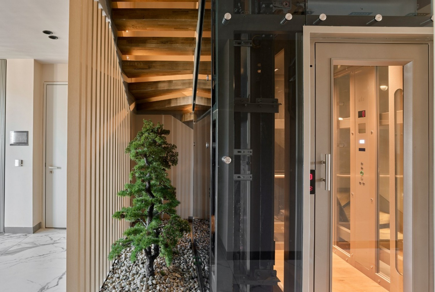 Luxury class residences with hotel service