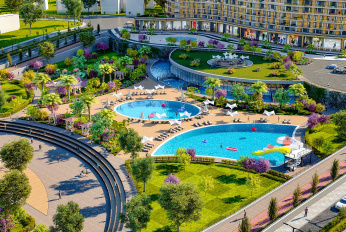 Multifunctional residential complex with golf course