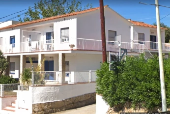 Residential complex Edificio de 10 apartamentos para reformar en Castell Platja d Aro en la Costa Brava