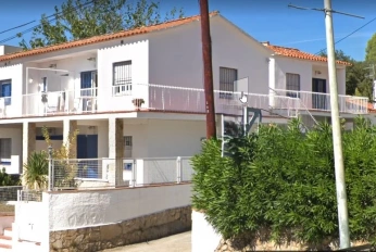 Residential complex Edificio de 10 apartamentos para reformar en Castell Platja d Aro en la Costa Brava