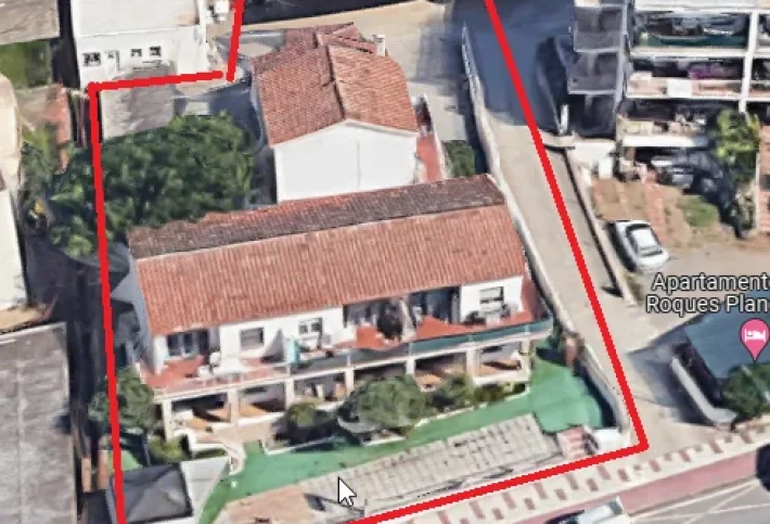 Residential complex Edificio de 10 apartamentos para reformar en Castell Platja d Aro en la Costa Brava