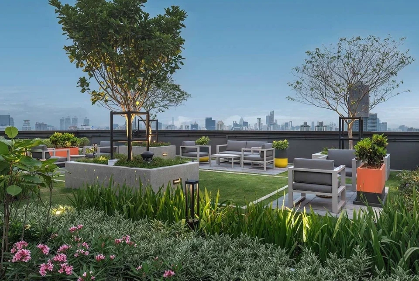 THE BASE Phetchaburi — Thonglor