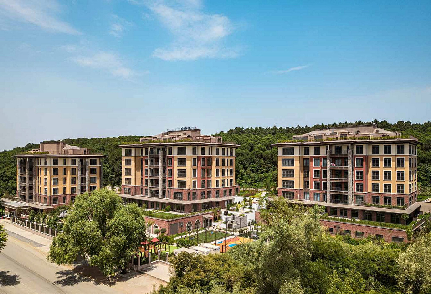 Boutique complex with design architecture