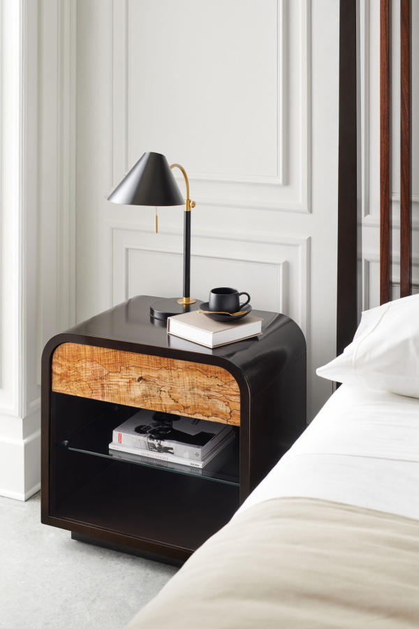 Photo Excess Knot bedside table