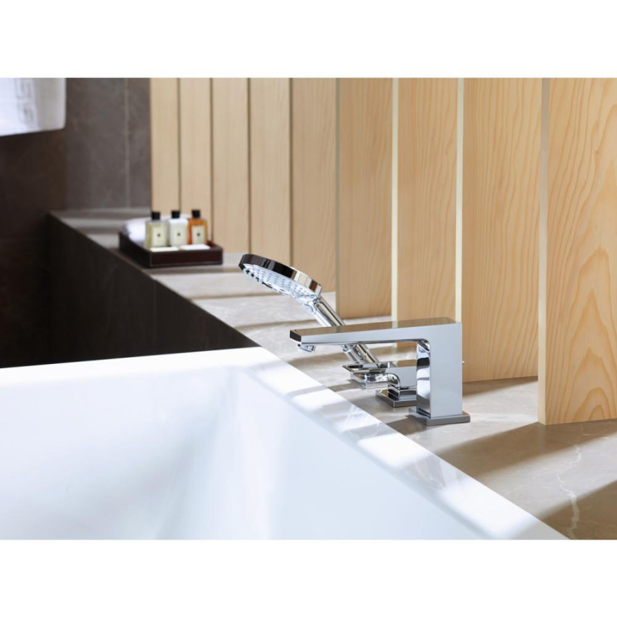Photo Mixer at the edge of the bath hansgrohe Metropol 74550000
