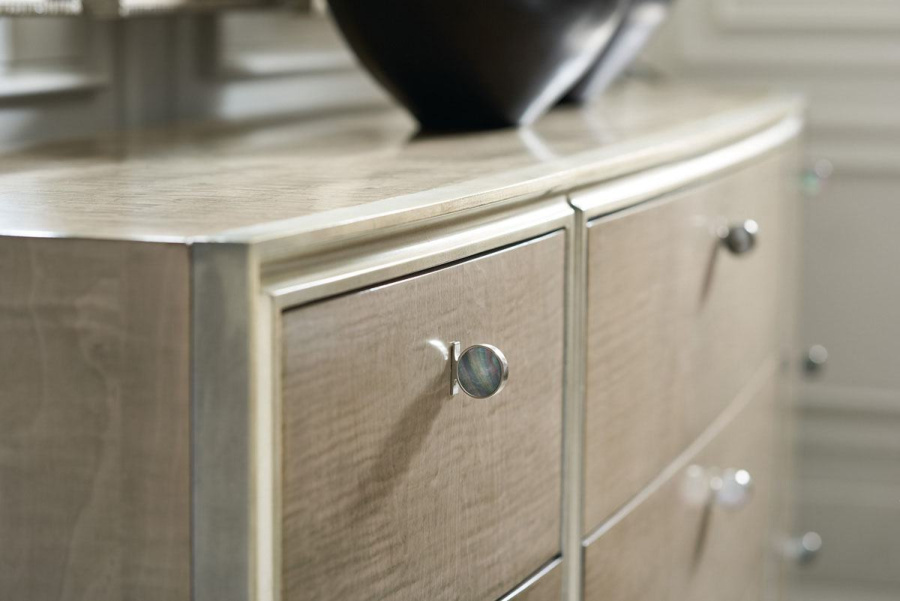 Photo The dresser Made to Shine