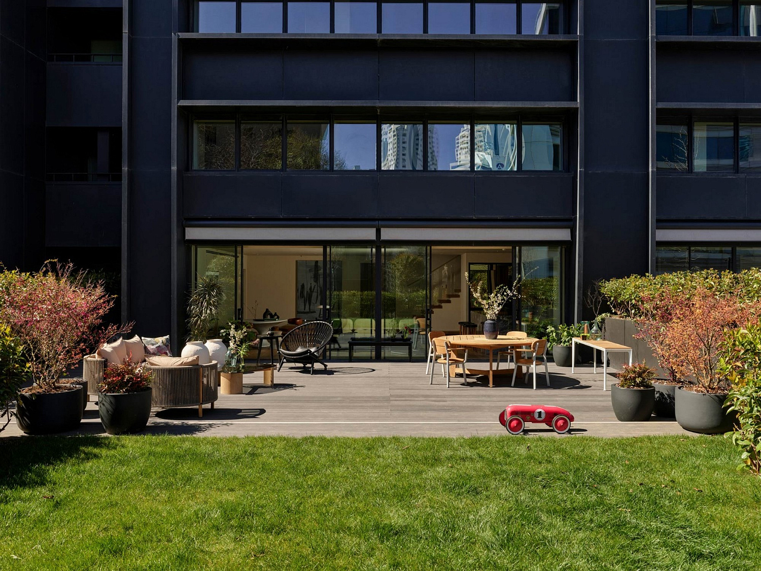 Luxury class residences with hotel service