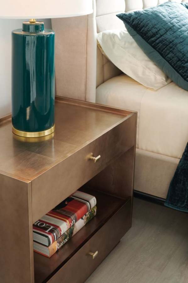 Photo Perimeter bedside table