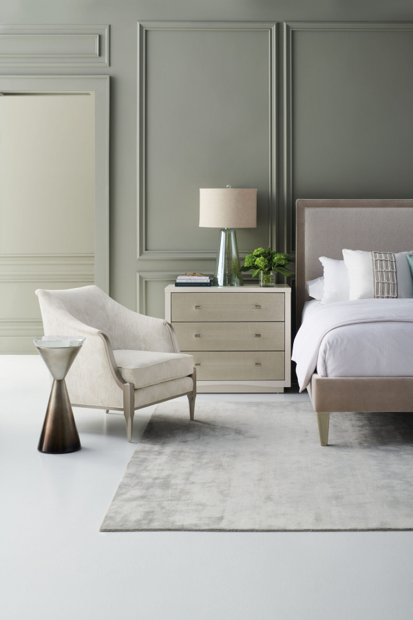 Photo A Clear Touch bedside table
