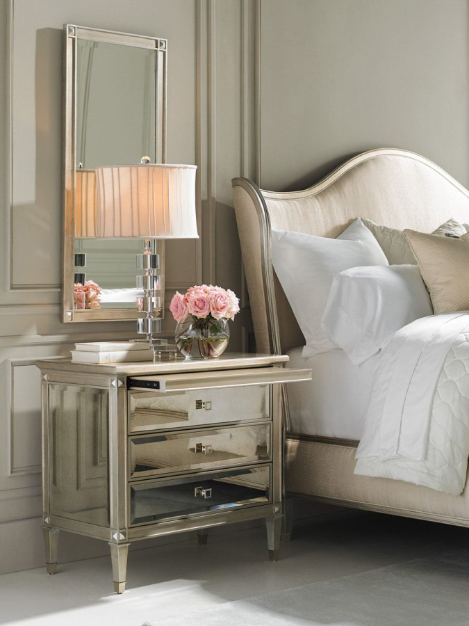 Photo The bedside table A Classic Beauty