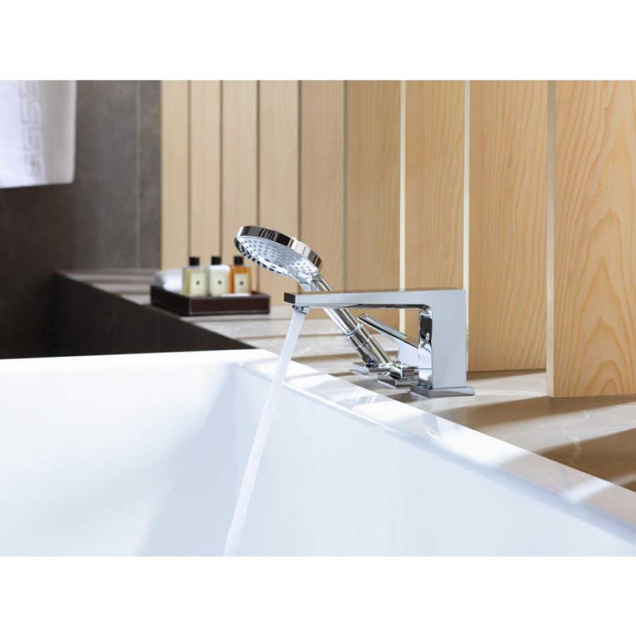 Photo Mixer at the edge of the bath hansgrohe Metropol 74550000