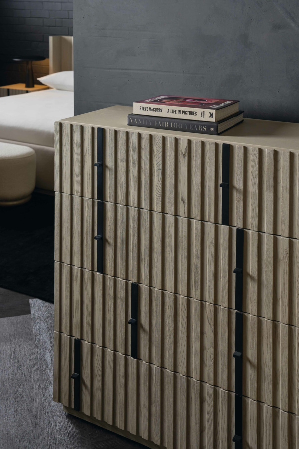 Photo Clancy Tall dresser