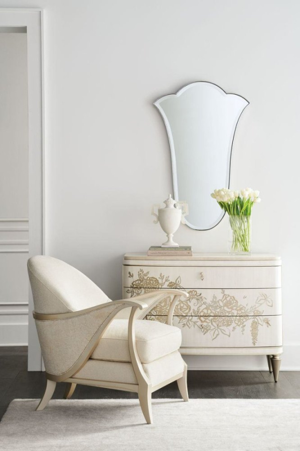 Photo Curtsy chair (cream)