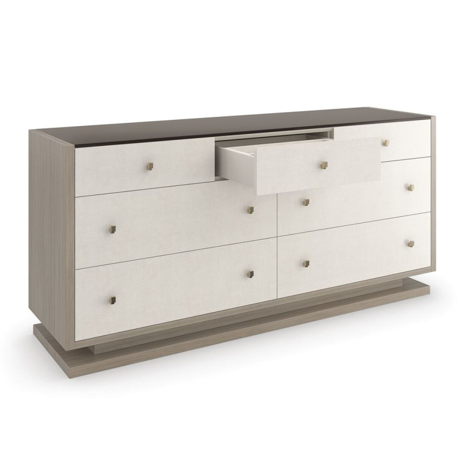 Photo Calypso's dresser
