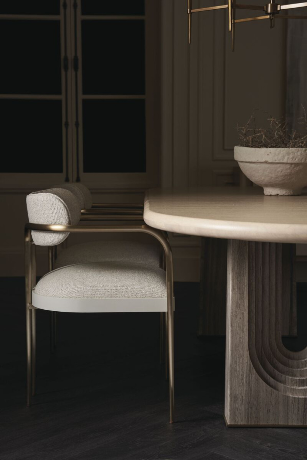 Photo Emphasis sliding dining table