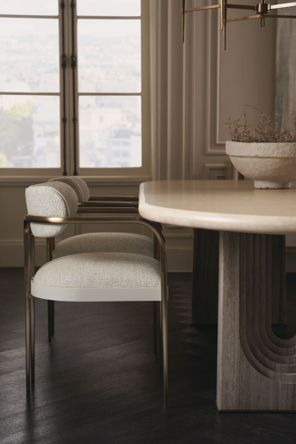 Photo Emphasis sliding dining table