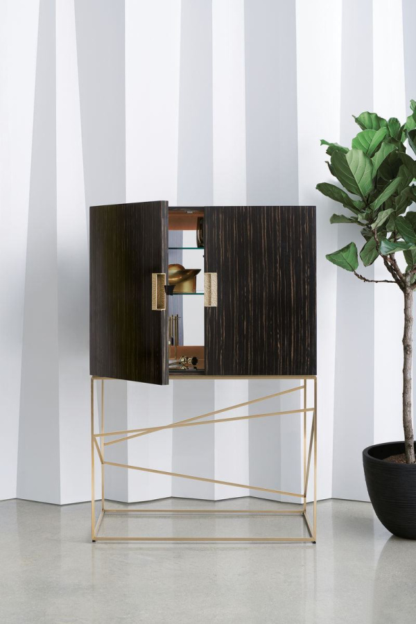 Photo EDGE Bar Closet