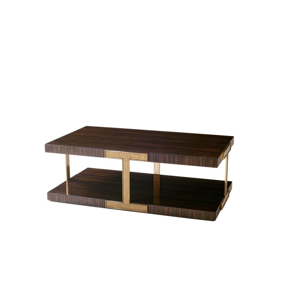 Photo Tau magazine desk