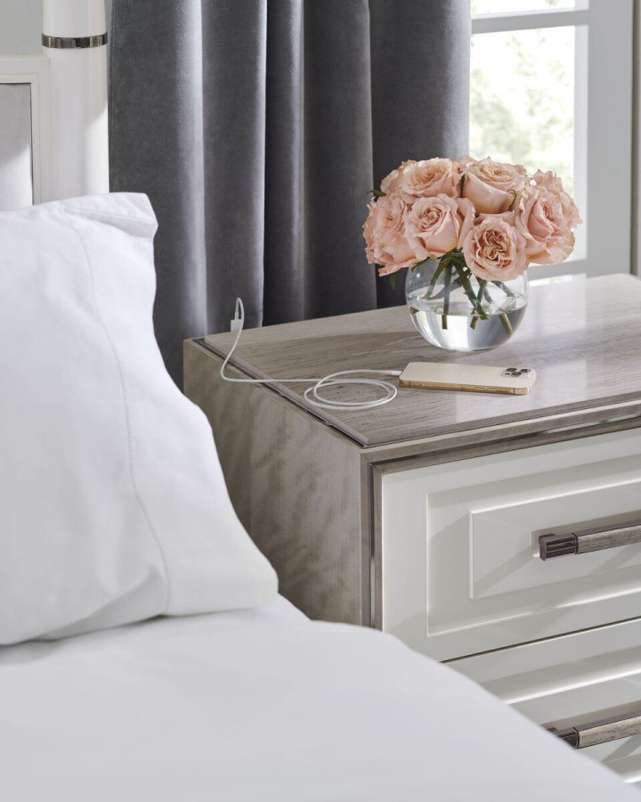 Photo The bedside table I'm Impressed
