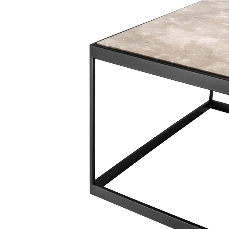 Photo La Quinta's side table