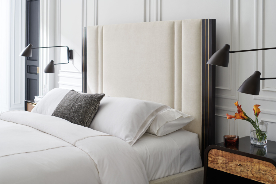 Photo Excess Knot bedside table