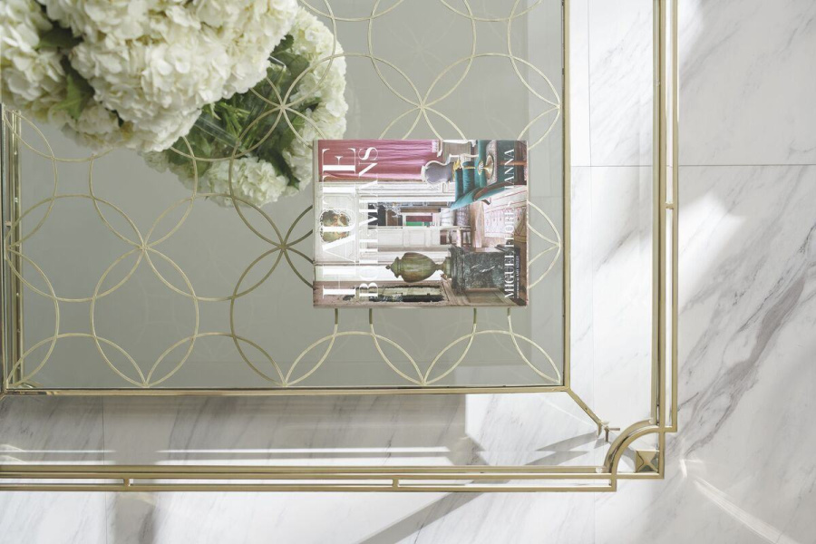 Photo Prince Charming's coffee table