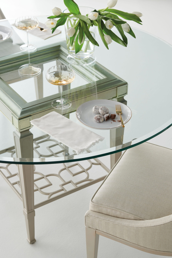 Photo Tall Order Chair (white)