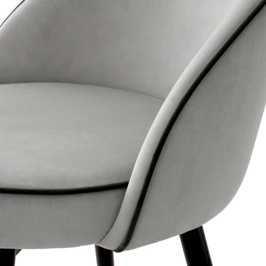 Photo A set of two Roche bar chairs (light grey)