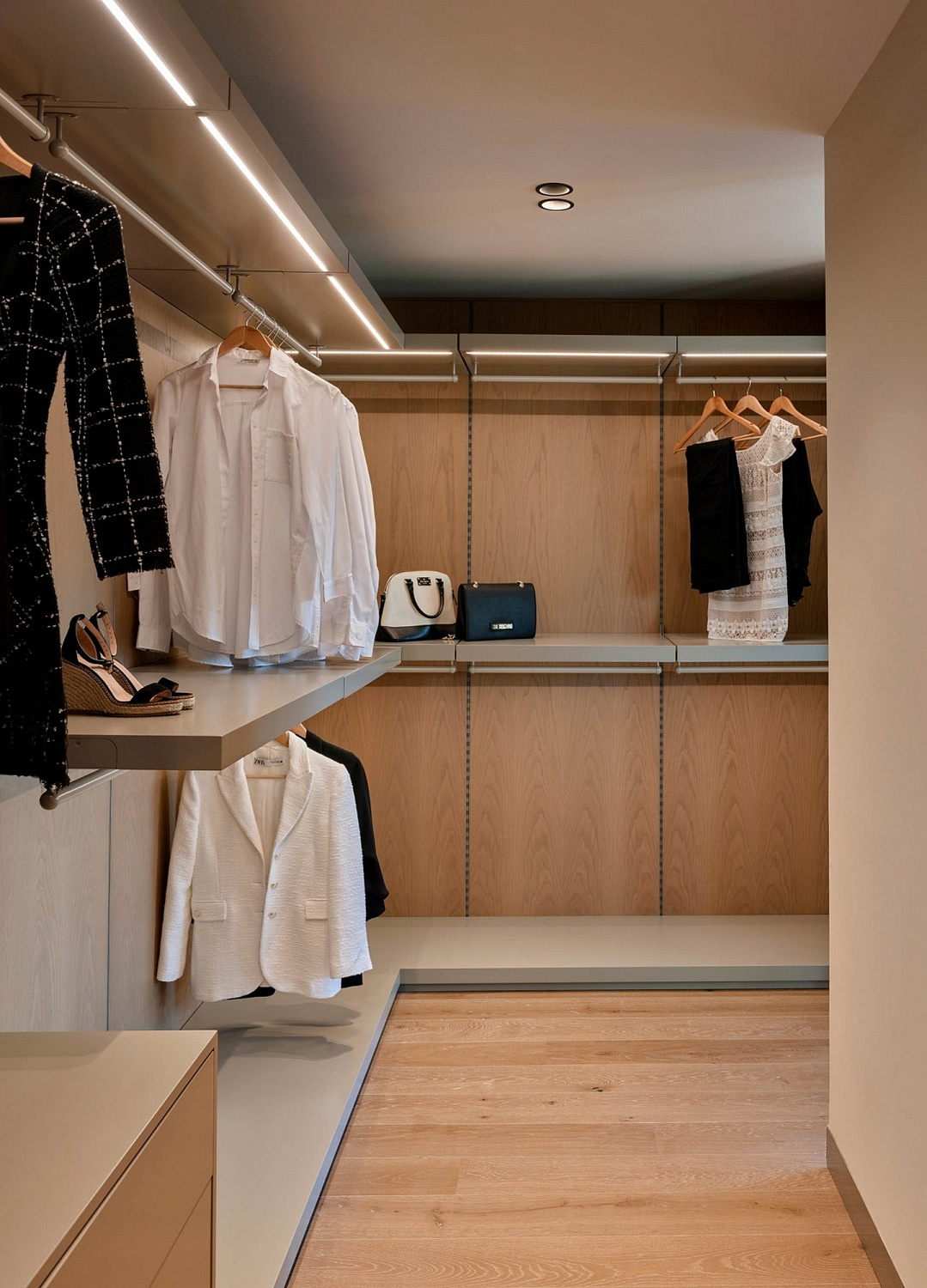 Luxury class residences with hotel service