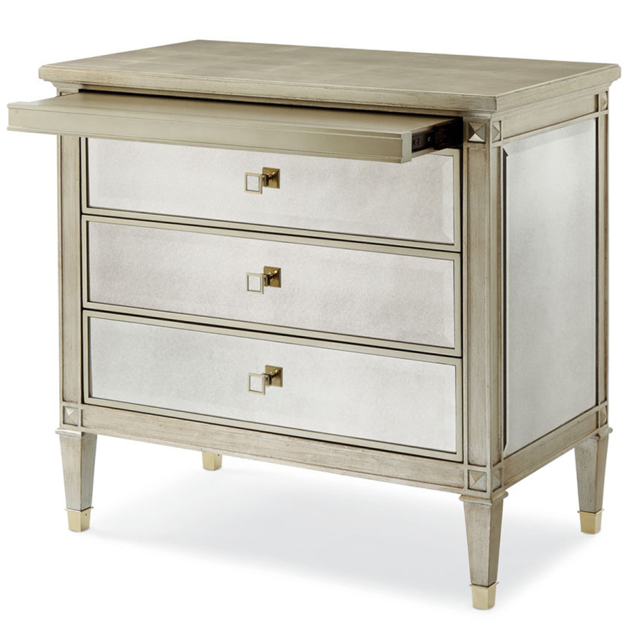 Photo The bedside table A Classic Beauty